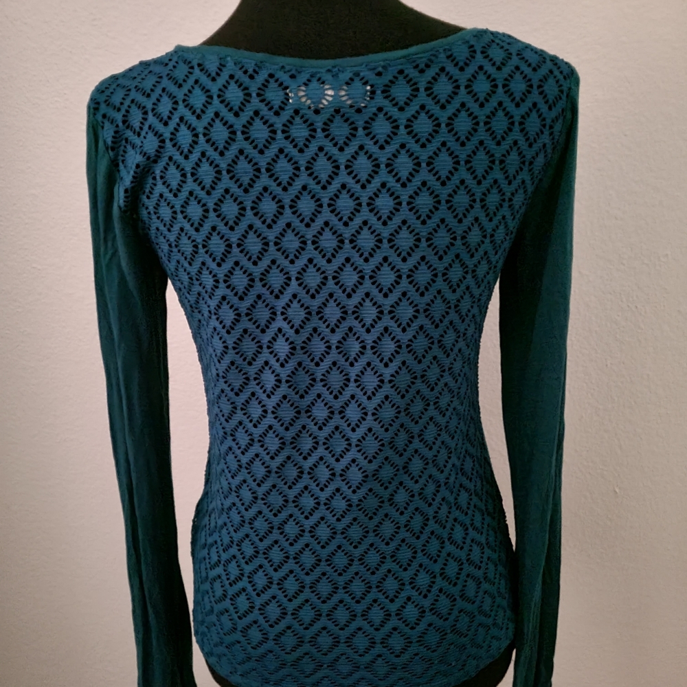 Lace back Aeropostale Shirt - Picture 2 of 2
